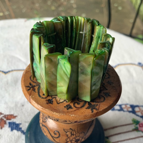 💕VINTAGE 90’s Green Abalone Stretch Bracelet EUC - Picture 2 of 3